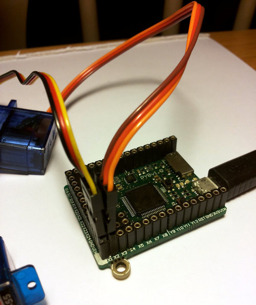 img/pyboard_servo.jpg